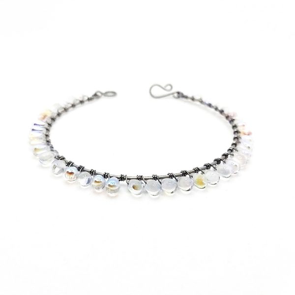 Titanium bracelet with glass beads