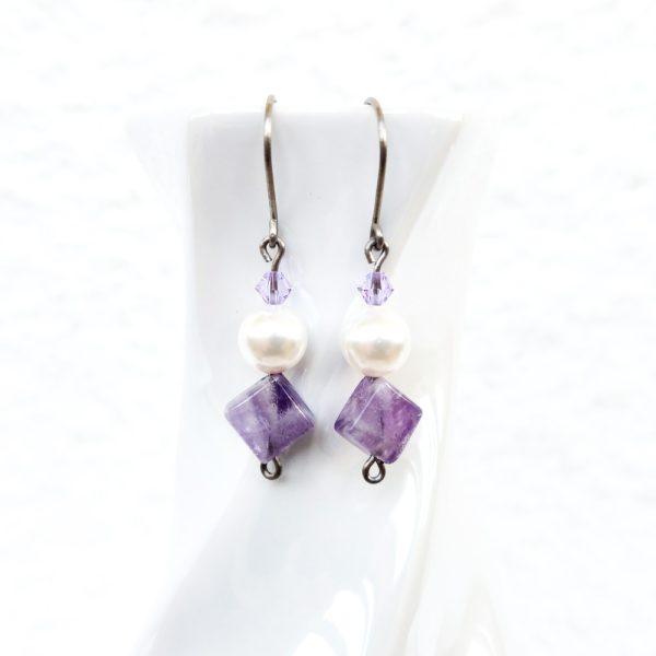 Titanium earrings with rhombus amethyst